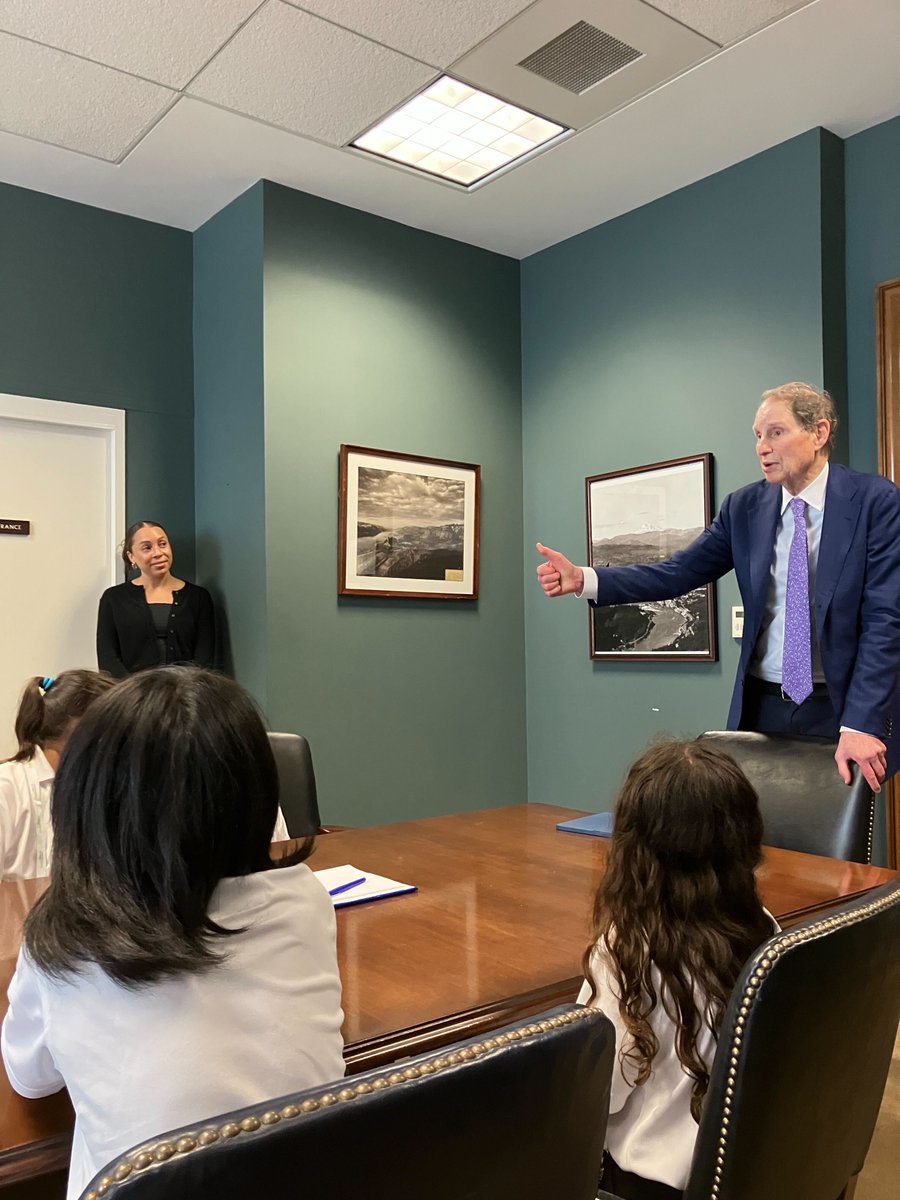 BoseDC's tweet image. @BoseDC enjoyed taking this year&apos;s #ExploraVision winners around Capitol Hill to meet with their elected officials! Congrats to all the winning students 👏