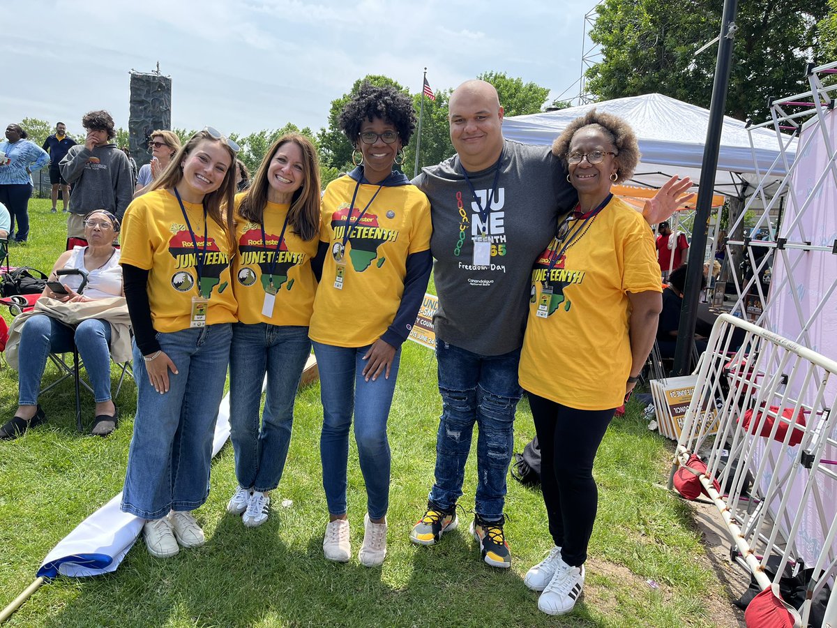 LáLew Public Relations tweet media