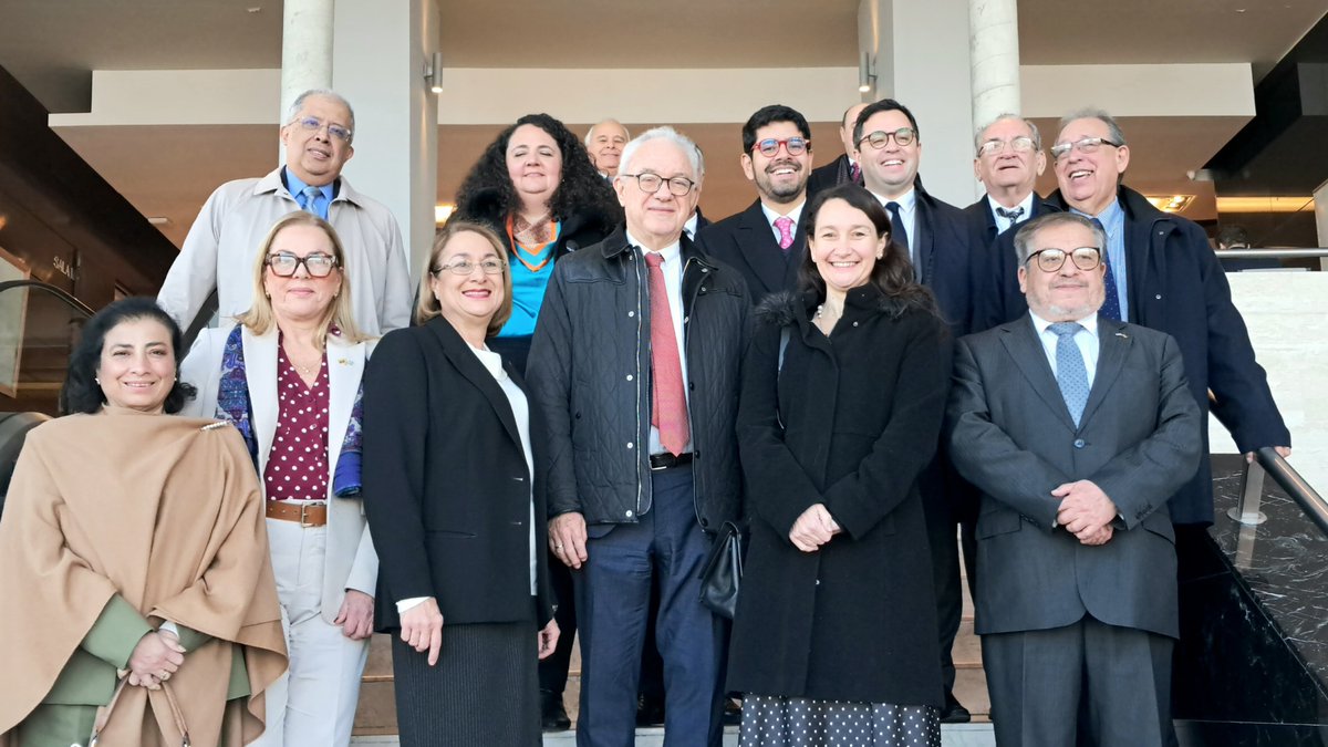 Cancillería Uruguay 🇺🇾 (@cancilleriauy) on Twitter photo El canciller <a href="/MinLubetkinUy/">Mario Lubetkin</a> y la vicecanciller Valeria Csukasi se reunieron con los embajadores de los países del Grupo Latinoamericano y del Caribe (#GRULAC). El canciller <a href="/MinLubetkinUy/">Mario Lubetkin</a> y la vicecanciller Valeria Csukasi se reunieron con los embajadores de los países del Grupo Latinoamericano y del Caribe (#GRULAC).