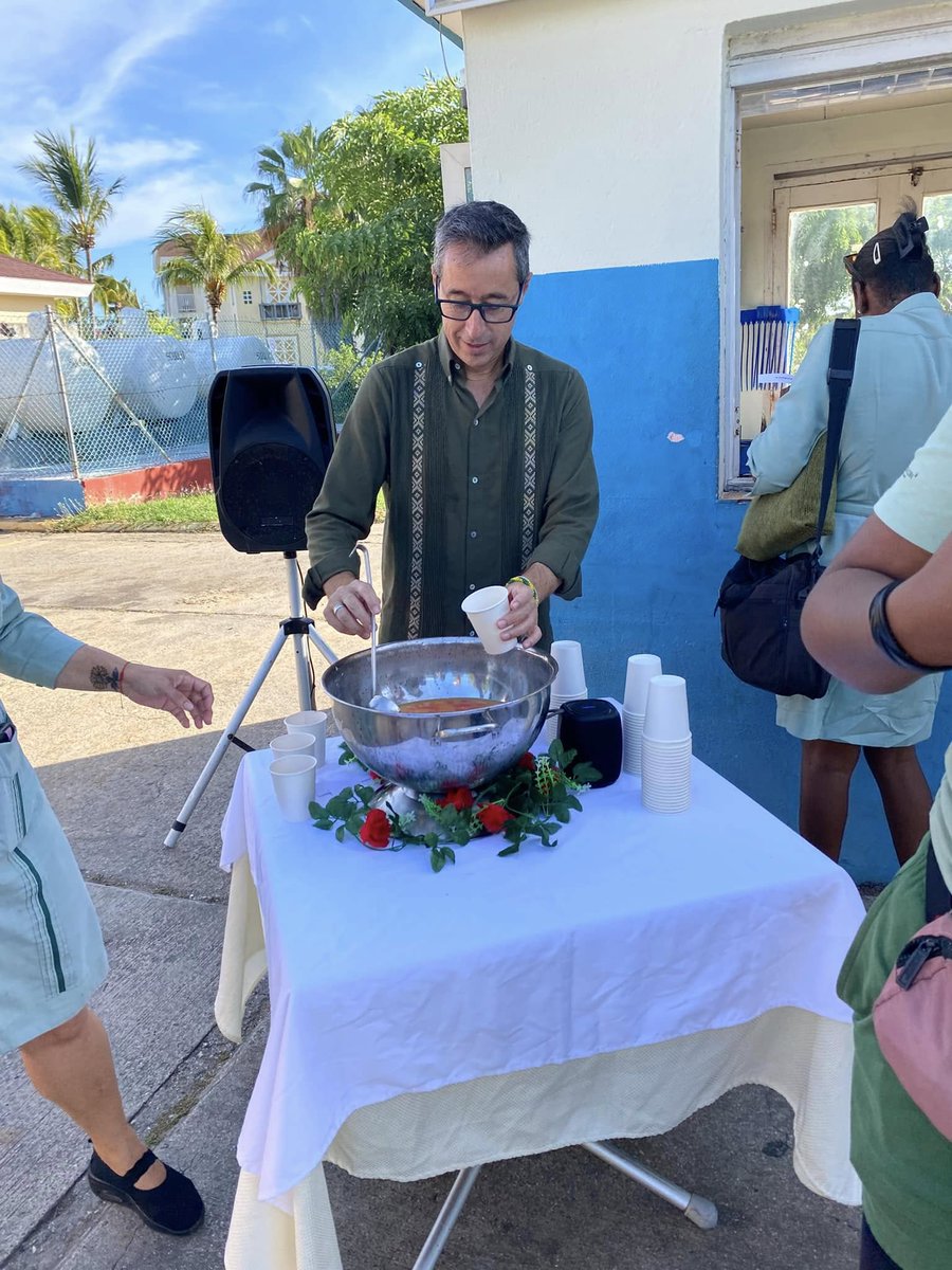 Alexis75389900's tweet photo. Cada lunes es una nueva oportunidad para crecer, aprender y disfrutar. Así recibió a sus trabajadores el Hotel Iberostar Playa Alameda   con mensajes motivacionales, cóctel de bienvenida y otros detalles para comenzar la semana con la mejor actitud.🥰
#NuestraGente #Cuba https://t.co/zS4cq61Zuv