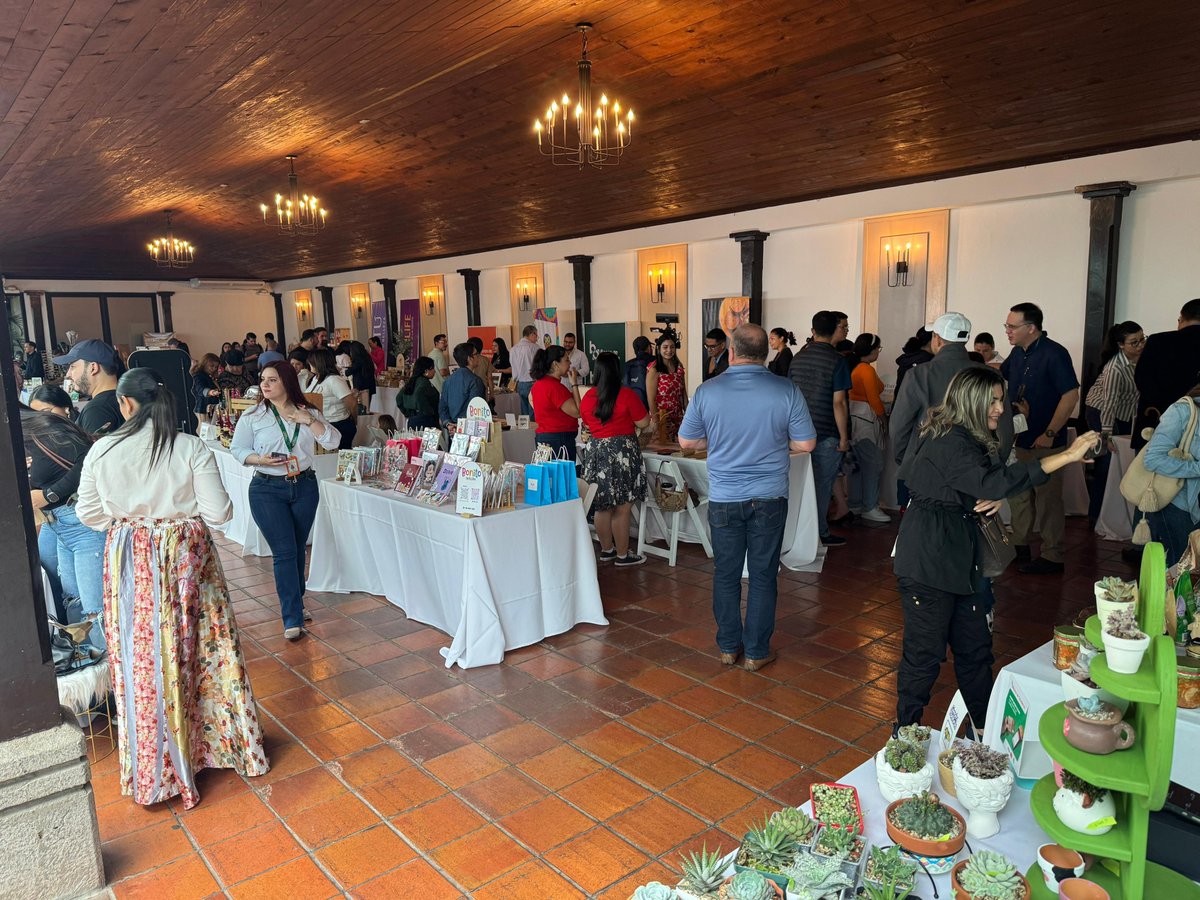 Así se vivió Mestizo Occidente 🎉 Una jornada llena de cultura, sabor y orgullo nacional donde el occidente de Honduras conquistó la capital con lo mejor de su gastronomía, música, emprendimiento y tradiciones 💛

Desde #COHEP dijimos presente a través de nuestra campaña