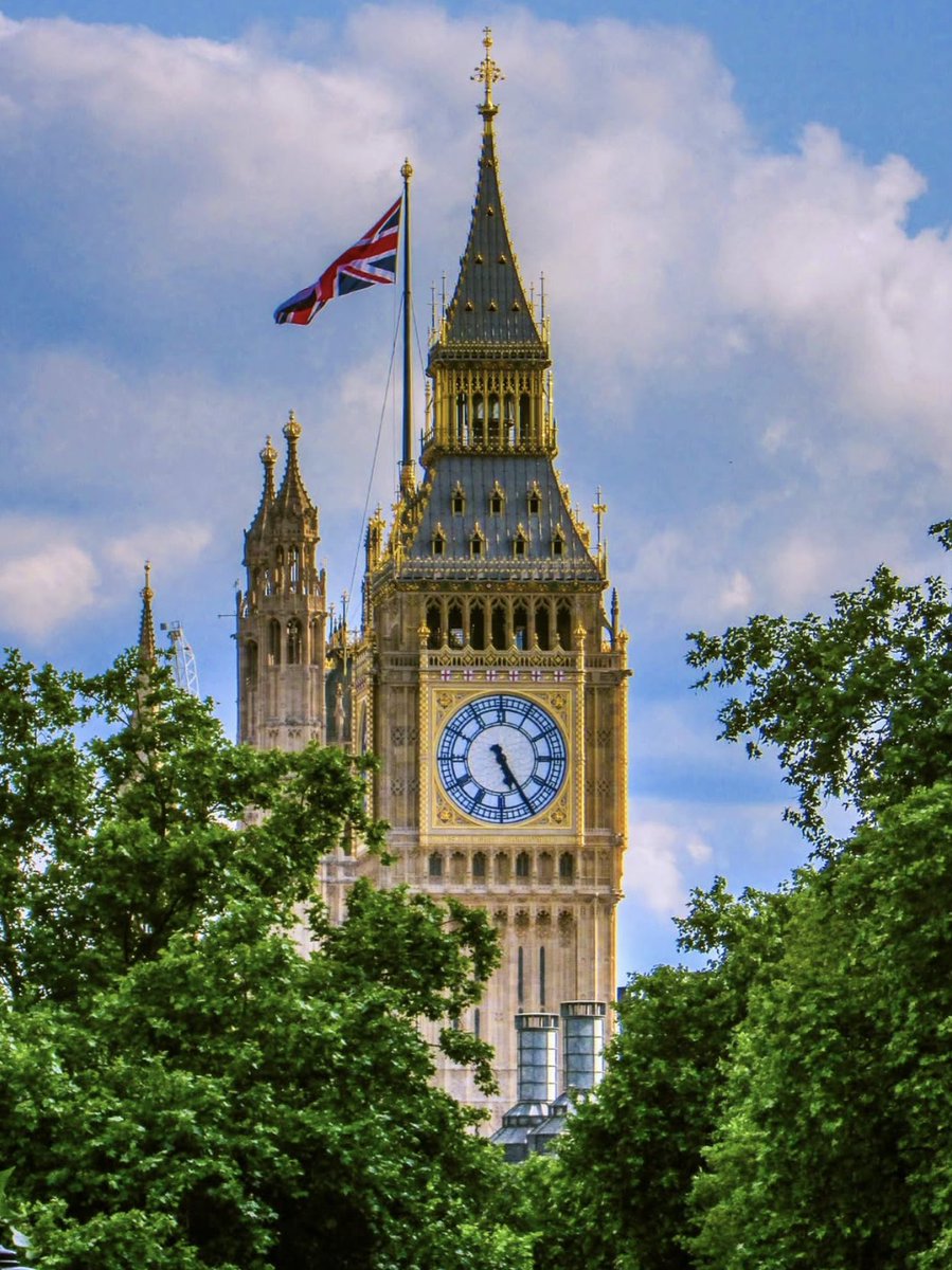 visitlondon's tweet photo. Hello Big Ben👋 [📸 @mimirose36] #LondonMakesItPossible #VisitLondon https://t.co/4LOSOxq1Hd https://t.co/nfogLX1n0n