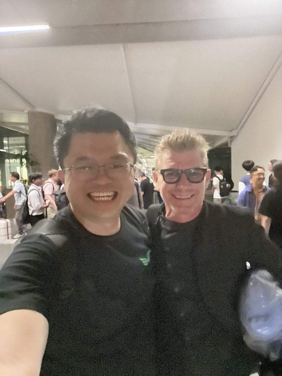 Eric Chan 😻 ERC-520 Maneki-Meow (@canmasu) on Twitter photo What a superb and interesting panel with <a href="/DJohnstonEC/">David A. Johnston</a> , <a href="/OlofvW/">Olof van Winden</a> , <a href="/nathanMahalinga/">nathan Mahalingam</a> , and <a href="/divinefallacy/">divinefallacy</a> — brilliantly emceed by <a href="/rene05x/">Rene F Bernard</a> . So many awesome thoughts were shared during the session.
But what I’d really love to highlight is the incredibly proactive audience — your What a superb and interesting panel with <a href="/DJohnstonEC/">David A. Johnston</a> , <a href="/OlofvW/">Olof van Winden</a> , <a href="/nathanMahalinga/">nathan Mahalingam</a> , and <a href="/divinefallacy/">divinefallacy</a> — brilliantly emceed by <a href="/rene05x/">Rene F Bernard</a> . So many awesome thoughts were shared during the session.
But what I’d really love to highlight is the incredibly proactive audience — your