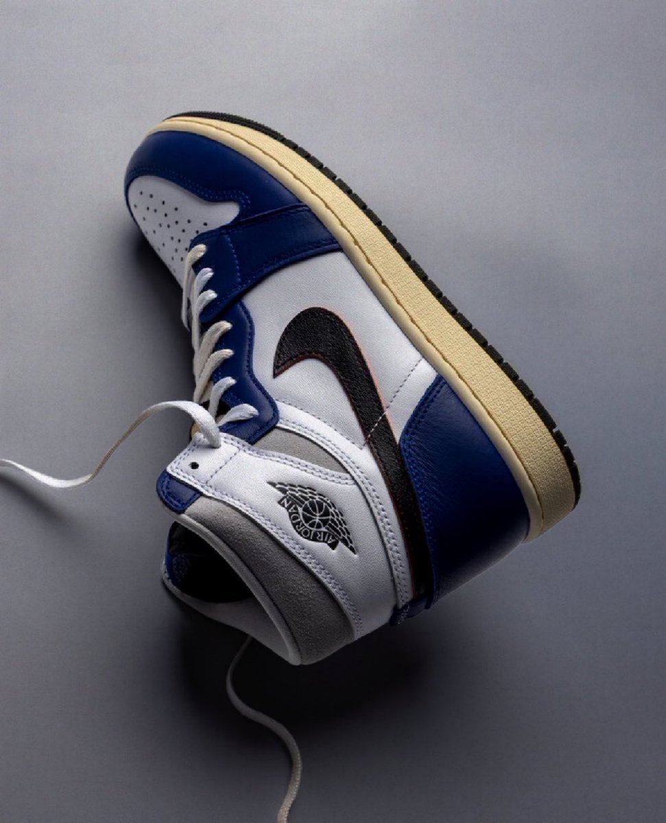 snkr_twitr's tweet photo. AD: $112.50 w/code STATUS25 
Jordan Retro 1 High OG Rare Air 'Deep Royal Blue' 

JDsports https://t.co/fUVBgP6YNF
Finishline https://t.co/3gEdCP2BaG

*Use STATUS Rewards, must log in https://t.co/vEgqY3J2rw