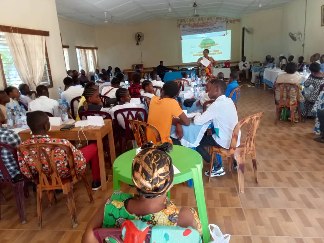 acprdcongo's tweet photo. #RDC : célébration à #Kisantu, une cité du territoire de #Madimba dans la province du Kongo Central, dans le sud-ouest de la République démocratique du Congo, sous la supervision de l'ONG Vision mondiale, de la journée internationale de l'enfant africain sous le thème '' planification et budgétisation pour les droits de l'enfant : l'avenir de nos enfants passe par un engagement commun'', a constaté l'ACP.
Découvrez d'autres informations sur notre site web :https://t.co/tGEWJ2Bgzn