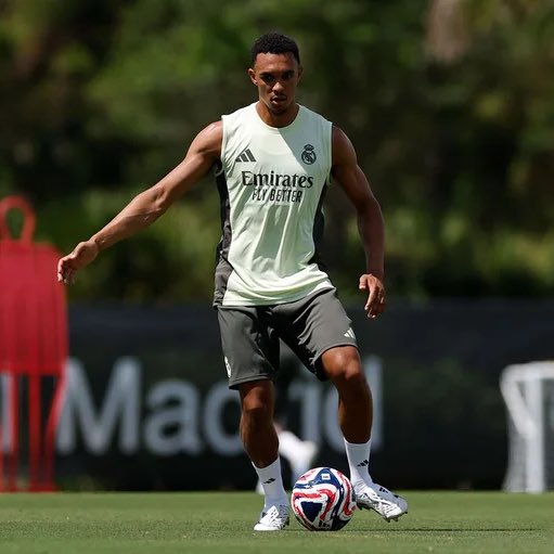 theMadridZone's tweet photo. Trent Alexander-Arnold 🏴󠁧󠁢󠁥󠁮󠁧󠁿 https://t.co/w0DurBqgK9