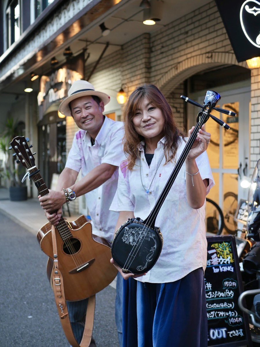 LINO_voice's tweet photo. 12.ねーにーず
沖縄の三線とギターで介護施設など慰問活動をしている沖縄ポップスユニット。
真っすぐに伸びのある歌声はとても気持ちがいいですね。
感動する曲、盛り上がる曲など歌い分けて心にすっと入っていきます。
とっても頼りになる存在です。
ありがとうございます♪ https://t.co/pv21rK0Qfd
