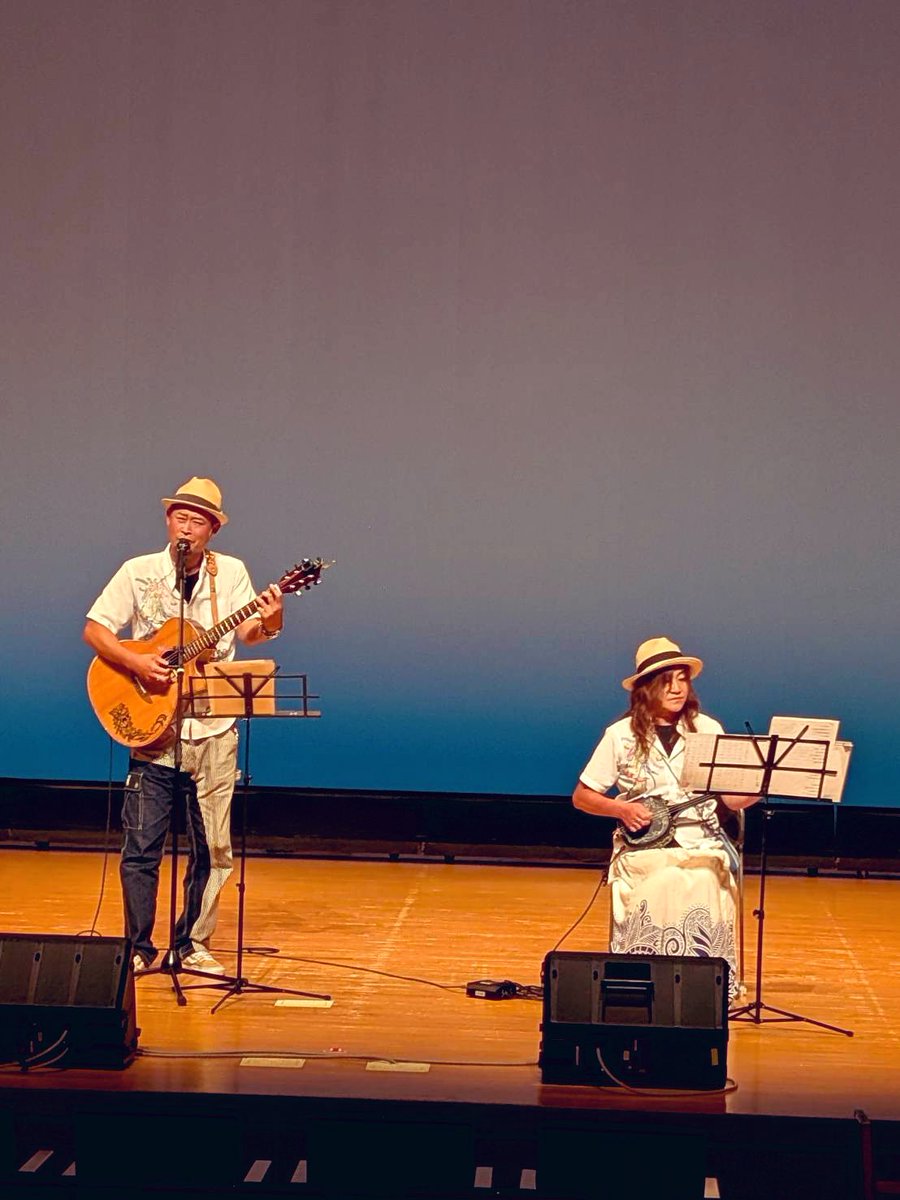 LINO_voice's tweet photo. 12.ねーにーず
沖縄の三線とギターで介護施設など慰問活動をしている沖縄ポップスユニット。
真っすぐに伸びのある歌声はとても気持ちがいいですね。
感動する曲、盛り上がる曲など歌い分けて心にすっと入っていきます。
とっても頼りになる存在です。
ありがとうございます♪ https://t.co/pv21rK0Qfd