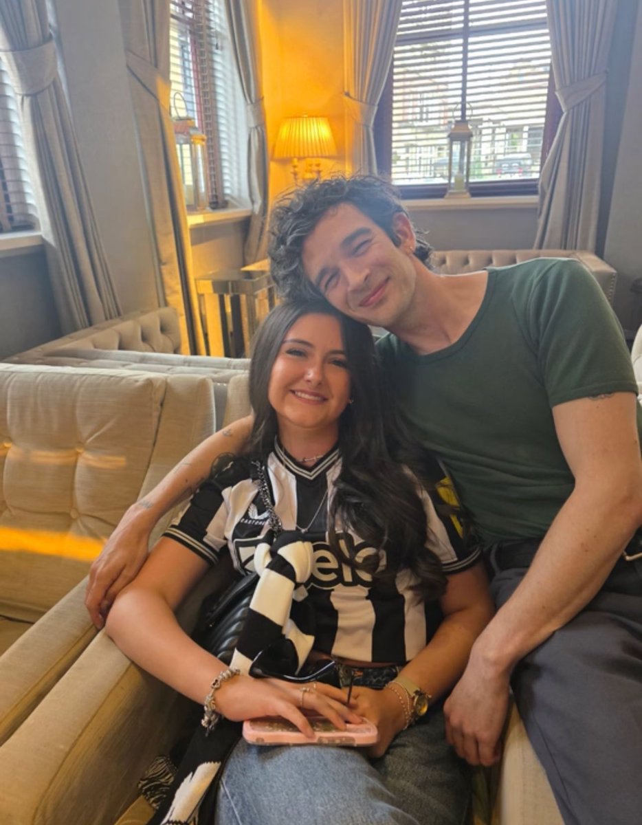 justroxybaby's tweet photo. Funny how the real smile comes back when the wrong people aren’t around 😍😍😍💖 

Haven’t seen him smile like this in a while. Safe, free, glowing. That’s the real Matty 🖤 https://t.co/FPzHQYWrnv