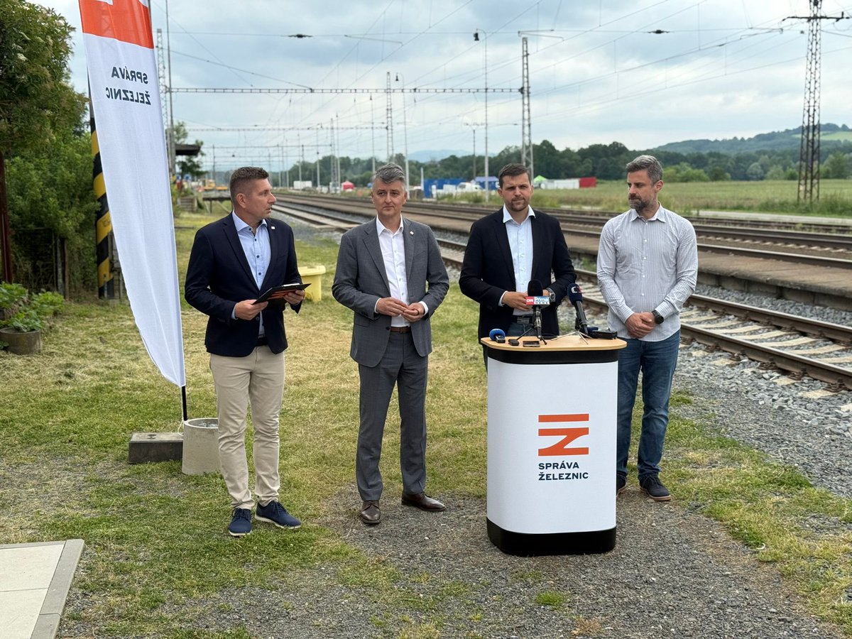 mzpcr's tweet image. 🚆 Trať u Hustopečí nad Bečvou je po únorové nehodě s únikem benzenu opět průjezdná.
@Spravazeleznic se podařilo obnovit provoz. Sanace území pod dohledem @CeskaInspekceZP úspěšně pokračuje — většinu uniklého benzenu se již podařilo zachytit. 🌿