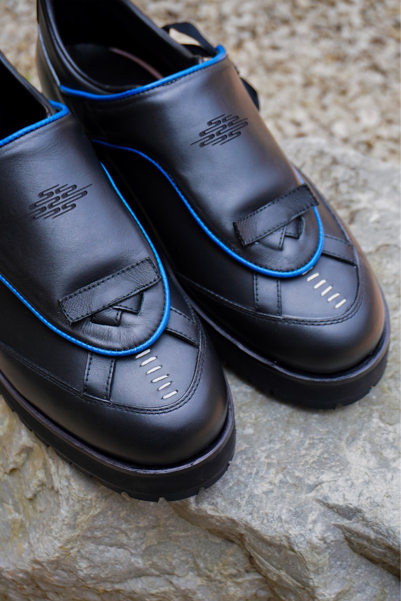 kumo_studio's tweet photo. “Nuage de cuir” 

Notre première de chaussure réalisée entièrement à la mains par Edgard Lucilla artisans bottier. https://t.co/zxg1Lk7sIq