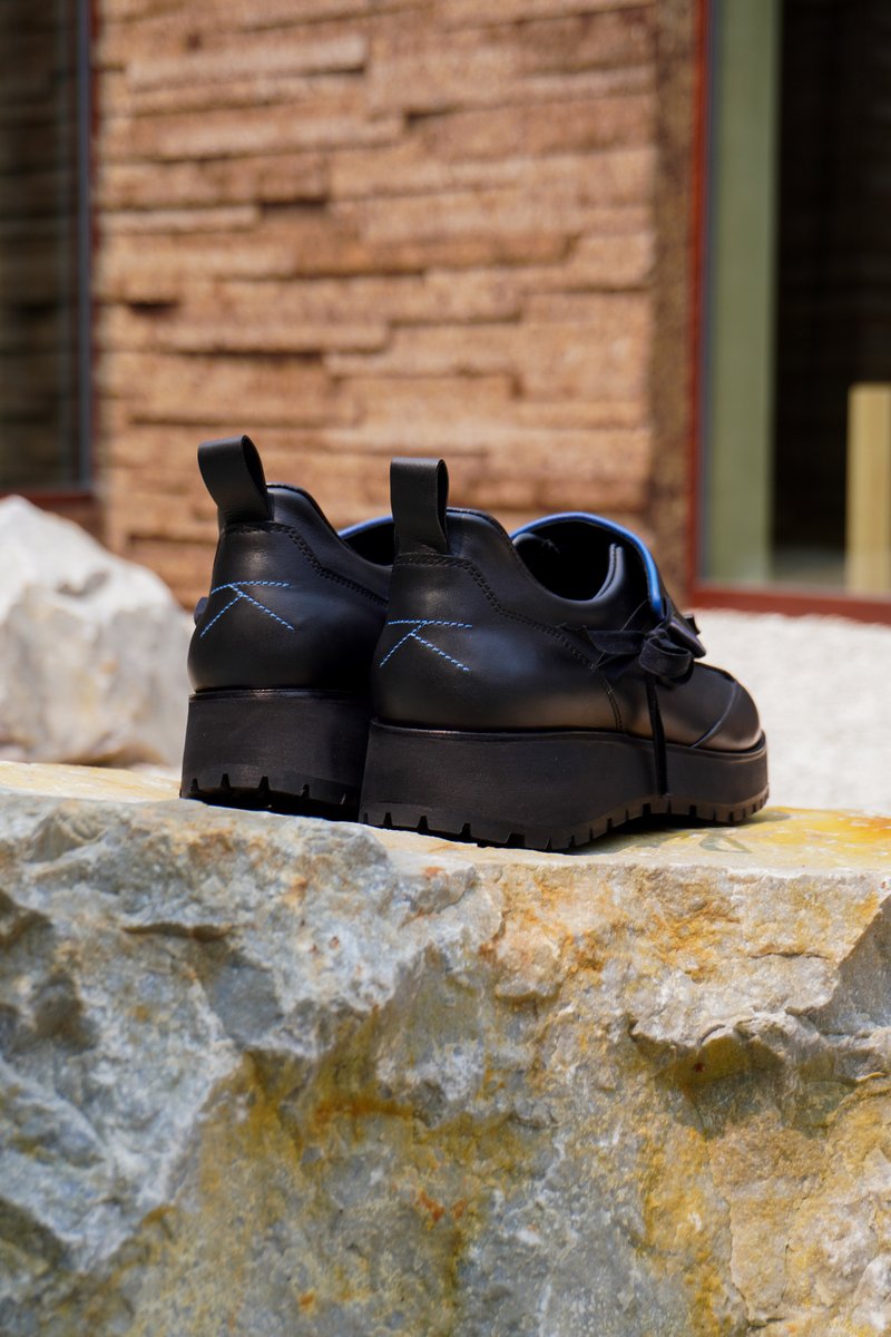 kumo_studio's tweet photo. “Nuage de cuir” 

Notre première de chaussure réalisée entièrement à la mains par Edgard Lucilla artisans bottier. https://t.co/zxg1Lk7sIq