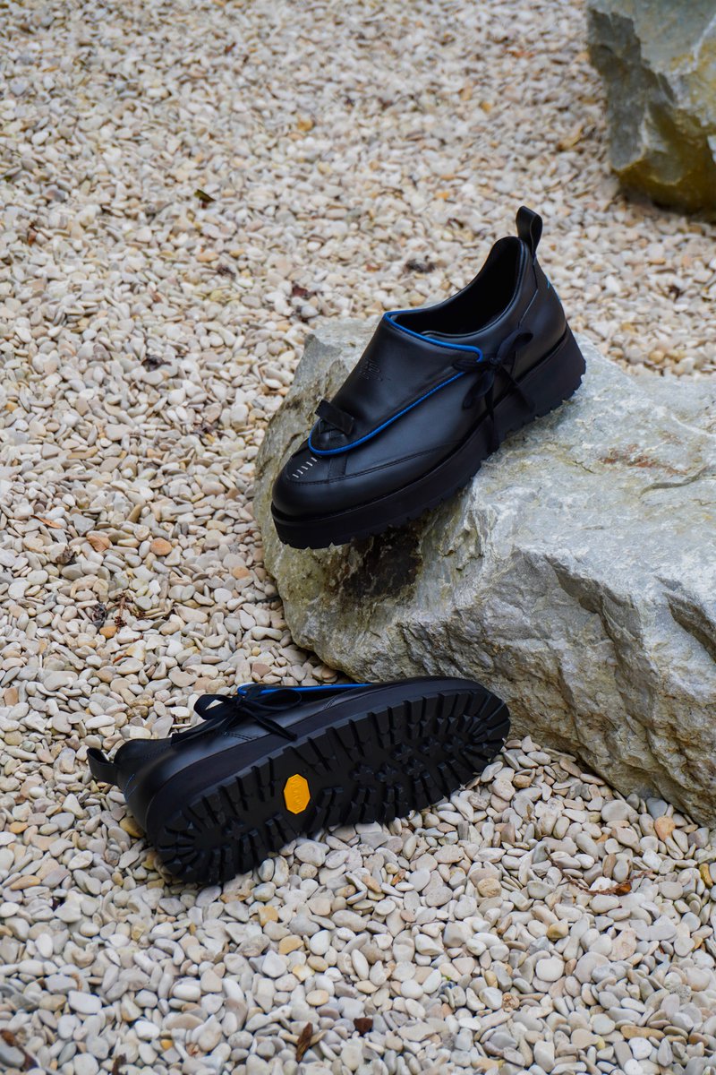 kumo_studio's tweet photo. “Nuage de cuir” 

Notre première de chaussure réalisée entièrement à la mains par Edgard Lucilla artisans bottier. https://t.co/zxg1Lk7sIq