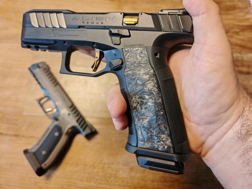 Alien got a little brother 🥳 #LaugoArms #AlienRemus #9mm #EDC