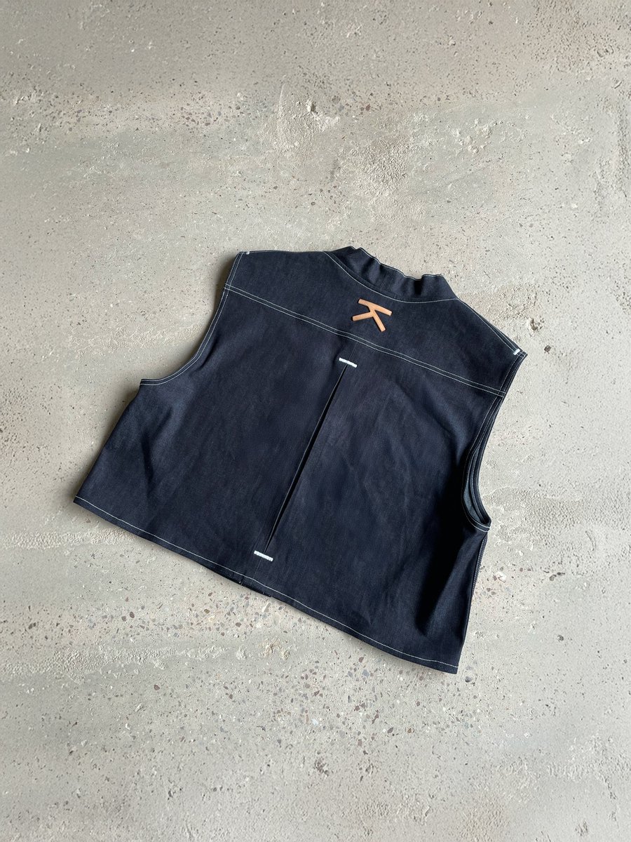 kumo_studio's tweet photo. “Kimono boxy denim sans manches”

Collection Kura
27.06.25 https://t.co/uh8rZXwv1W