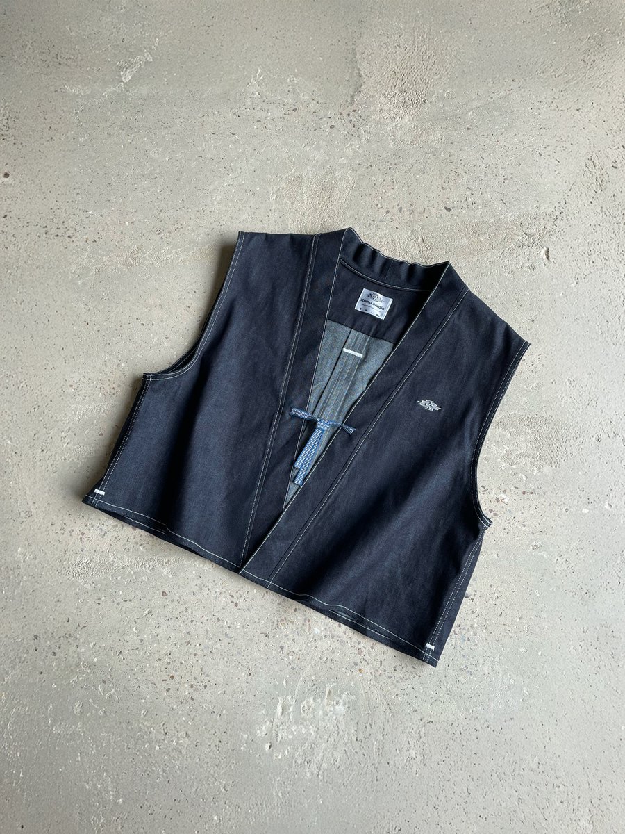 kumo_studio's tweet photo. “Kimono boxy denim sans manches”

Collection Kura
27.06.25 https://t.co/uh8rZXwv1W