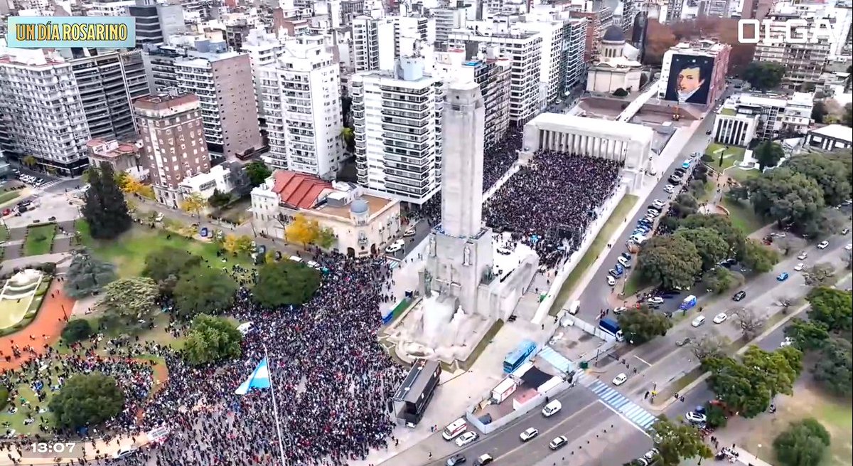 olgaenvivo's tweet photo. Copamos Rosario #UnDíaRosarino 🇦🇷🇦🇷🇦🇷 https://t.co/M91SxsmikP