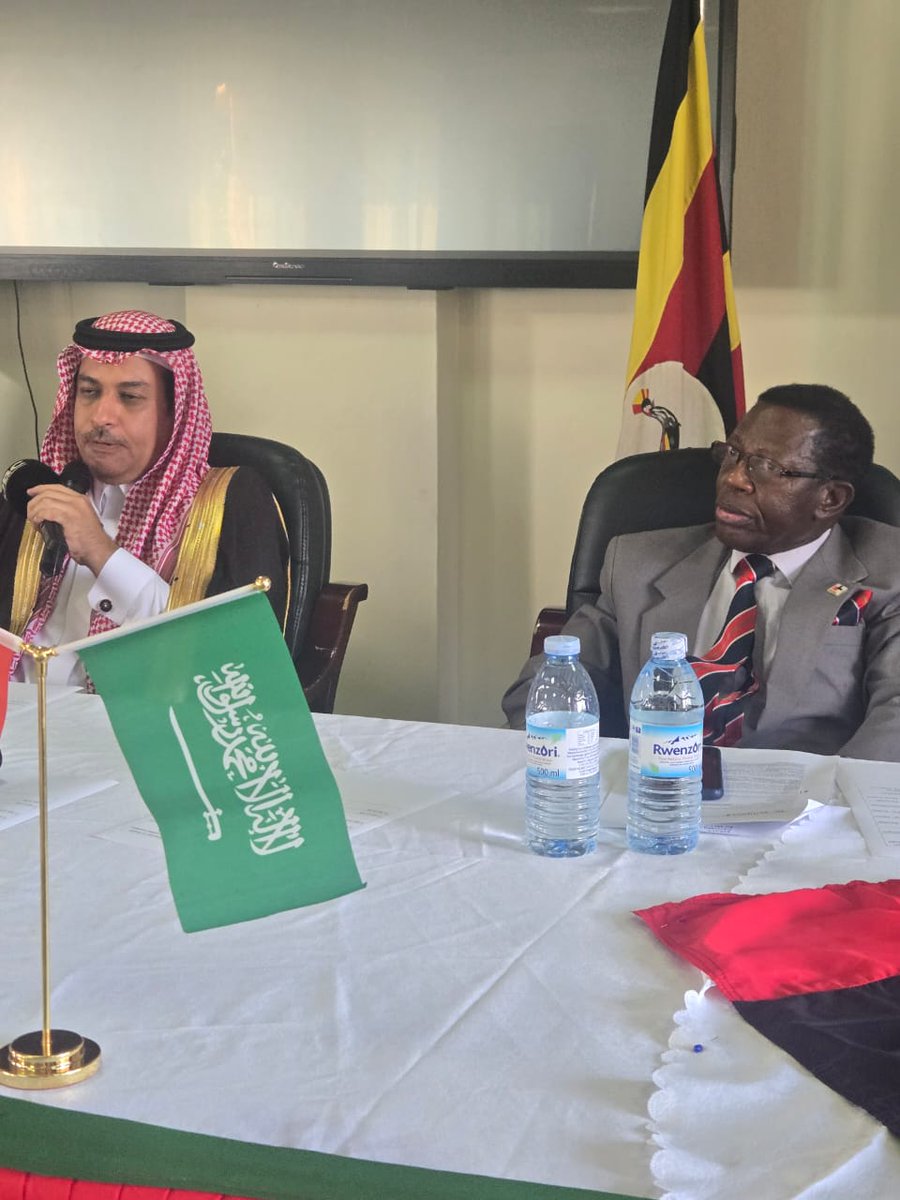 Buyinza Mukadasi (@buyinzamuk99226) on Twitter photo Today, I officiated at the training workshop of Arabic Language, jointly organised by Sch Languages, Chuss and King Salman Global Academy. HE Amb of Royal Kingdom of Saudi Arabia, graced the event and promised to establish the Arabic Language Centre Inshallah. <a href="/MakerereNews/">Makerere University News</a> Today, I officiated at the training workshop of Arabic Language, jointly organised by Sch Languages, Chuss and King Salman Global Academy. HE Amb of Royal Kingdom of Saudi Arabia, graced the event and promised to establish the Arabic Language Centre Inshallah. <a href="/MakerereNews/">Makerere University News</a>