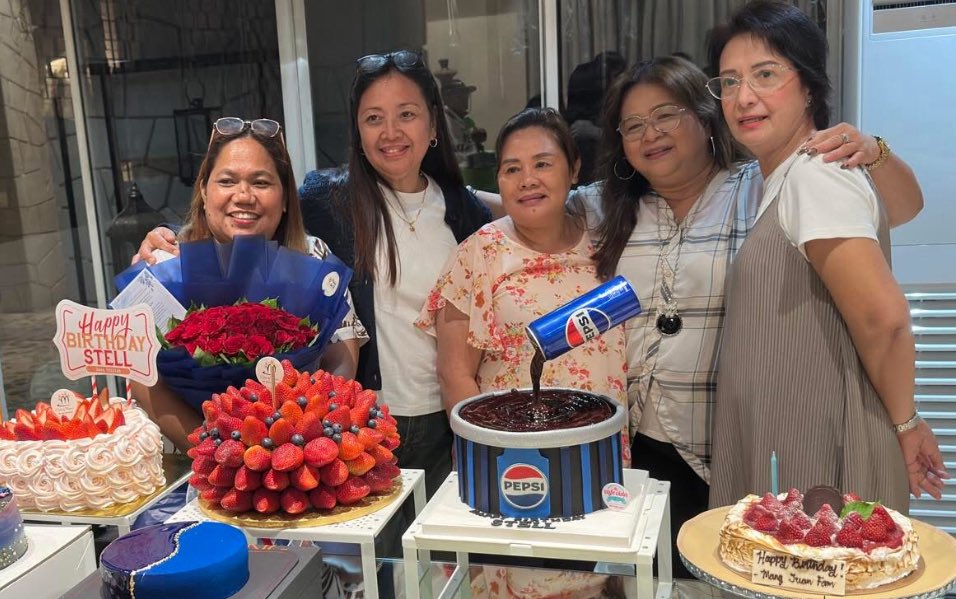 simpforjunard's tweet photo. Magkakasama sila 🥺😭 Imagine the happiness of the boys seeing their mothers all together 😭😭😭 https://t.co/u8KuX5CYIW