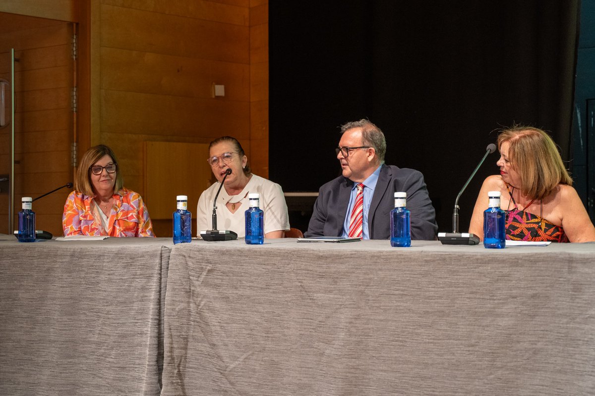 🌷Un día de encuentro con los profesionales jubilados durante el pasado año que han dejado huella y son parte de la gran familia del 🏥
huvn.es/noticias/el-ho…