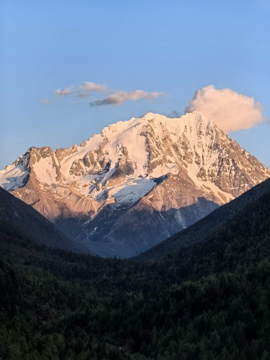 日照金山