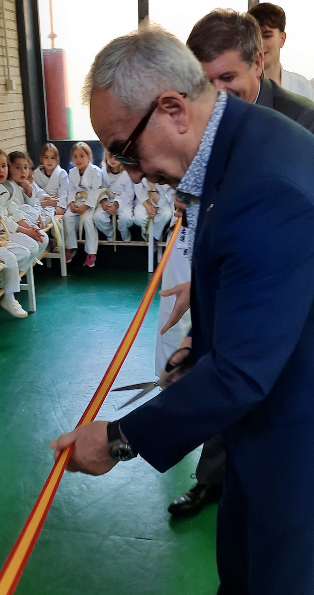 patrociniosj's tweet photo. 🥋✨En estos momentos se celebra la inauguración de la Sala de Judo D. Alejandro Blanco en el Colegio Patrocinio de San José, con la presencia del propio Alejandro Blanco, presidente del @COE_es, junto a nuestro Titular D. Fabián de Torres y la Directora General Isabel Guillén. https://t.co/DAyPkpLlio