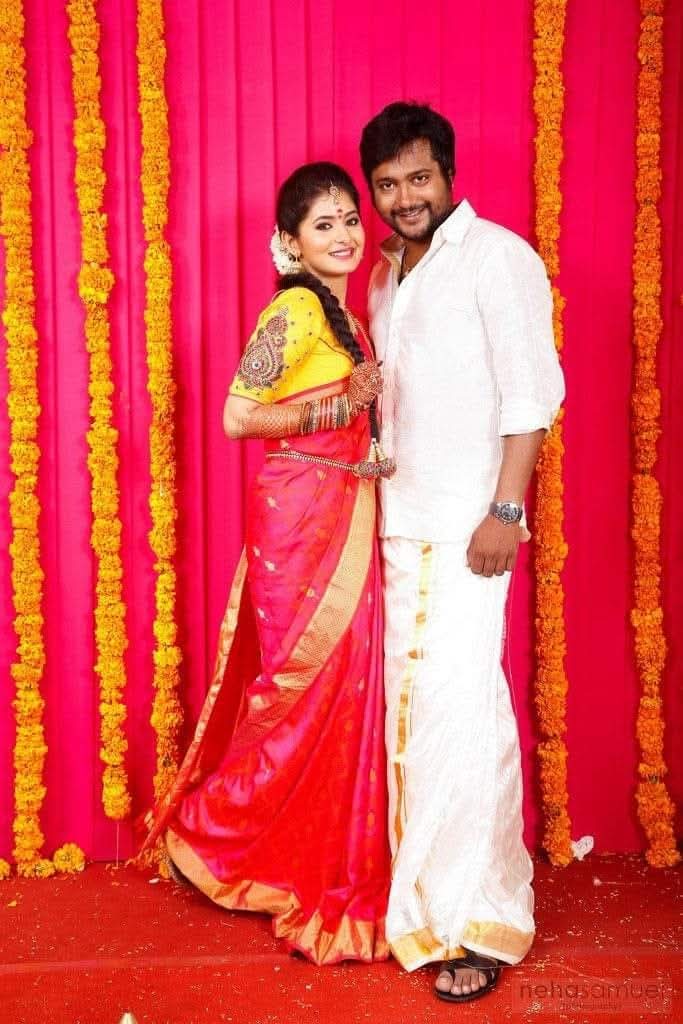 kayaldevaraj's tweet photo. June 17th
Actress #ReshmiMenon BIrthday
#HBDReshmi #Reshmi #HBDReshmiMenon #HappyBirthdayReshmiMenon #HappyBirthdayReshmi #HappyBirthday https://t.co/R58PbrtKB9