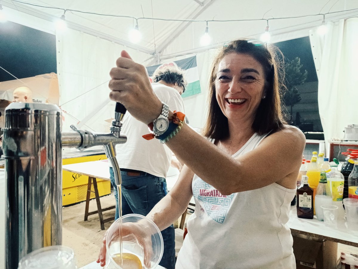 Las Fiestas de Moratalaz 2025 han sido puro disfrute colectivo. Del 13 al 15 de junio celebramos con música, comida rica, y baile en comunidad. 💃🏻🎶
Gracias a quienes os acercasteis a compartir, brindar, bailar y construir barrio. ¡Nos vemos en la próxima! 💜#FiestasMoratalaz2025