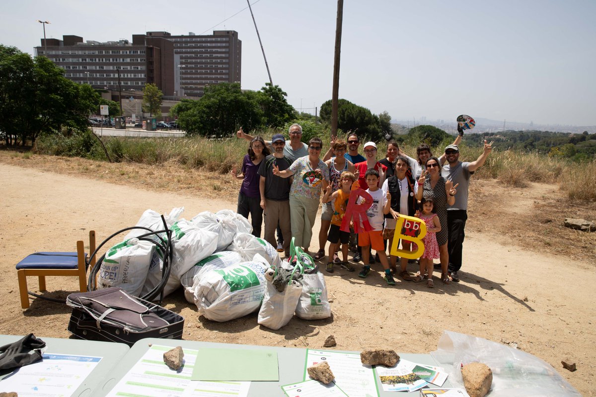 🌍💪 Prop de 100kg de residus es van recollir al #CleanUpDay de l’Hospital

🏞️Voluntaris de totes les edats van netejar el Parc de la Serralada de Marina <a href="/xarxadeparcs/">Xarxa de Parcs Naturals</a> 

📚I els més petits també van gaudir de contes a la natura gràcies a <a href="/Badabiblios/">Badabiblios</a> 

hospitalgermanstrias.cat/noticia?notici…