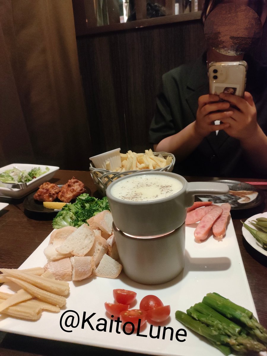 KaitoLune's tweet photo. 【22歳新卒OLちゃん】 
アプリで会った整体師の22歳新卒OLちゃん💕
一緒にチーズフォンデュ食べてリラックスした後、ホテルに連れ込んじゃいました🤫
持ち前の前戯で整体師やってる子をチーズフォンデュ並みにトロトロしてビクビクしちゃってます🫴
@aune_official 

 #裏アカ男子 #裏垢男子 https://t.co/OnSM3Dg3Xw