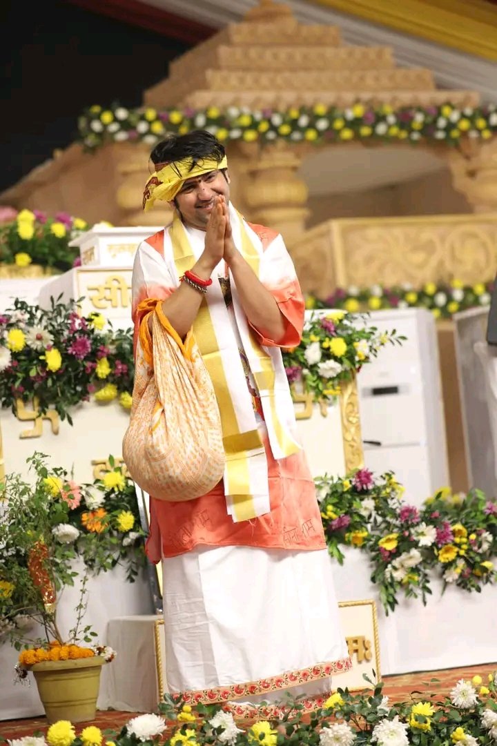 आजकल फेसबुक और x में बागेश्वर धाम वाले बाबा जी पर कई पोस्ट आ रही है उन्होंने अहमदाबाद में विमान दुर्घटना की भविष्यवाणी क्यों नहीं की?

देश में इतने मौलाना और पादरी है क्या उनकी जिम्मेदारी नहीं है...

है हिम्मत उन पर लिखने या बोलने की...???

#AirIndiaPlaneCrash #AirIndia