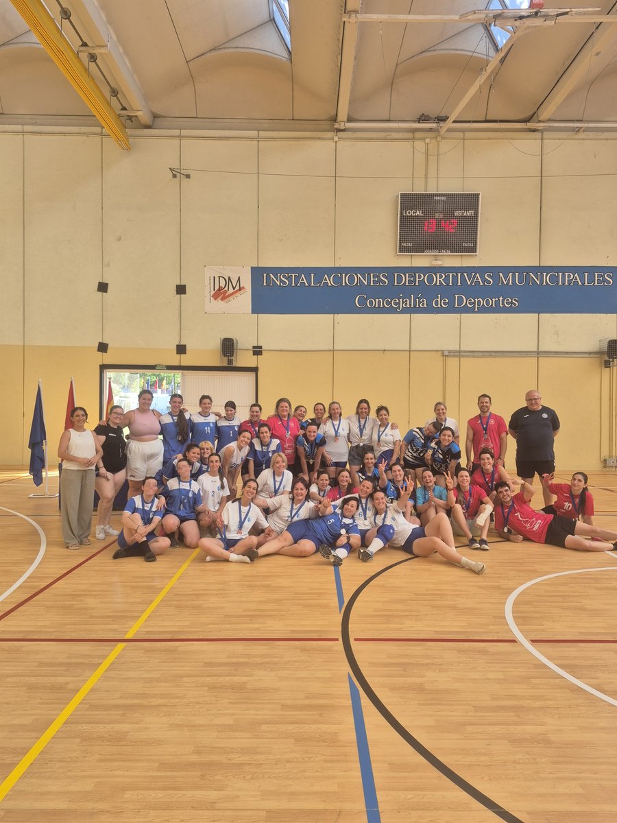AytoVelilla's tweet photo. 🏐 El pasado domingo 8 de junio vivimos una jornada muy especial dedicada al voleibol. La Escuela Municipal de Voleibol organizó un torneo amistoso 🫶 invitando a varios equipos para celebrar el final de temporada.

¡Gracias a todas y todos❗ https://t.co/Kg6cwjwICt