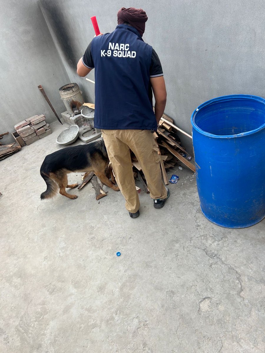 🐶🚔 फतेहाबाद पुलिस की बड़ी कार्रवाई!

K9 “Rambo” की मदद से शहर थाना पुलिस ने गुरु नानक मोहल्ला में छापेमारी में 10.34 ग्राम हेरोइन बरामद। FIR No. 233, दिनांक 16.06.25, NDPS Act के तहत केस दर्ज।

#DrugFreeHaryana #NDPS #FatehabadPolice #K9Unit #RamboInAction