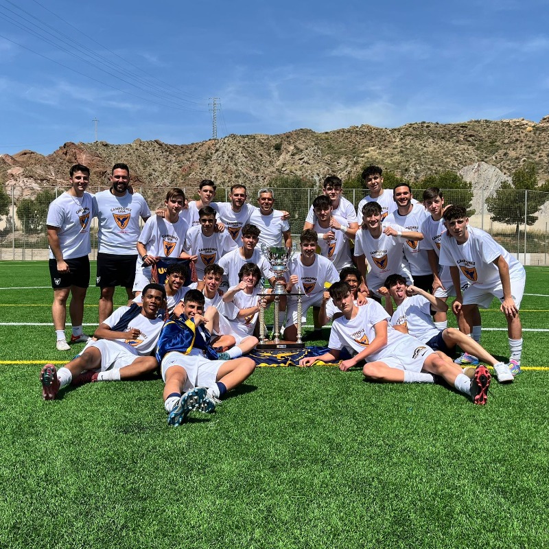 UCAMMurciaCF's tweet photo. 🎯 Temporada histórica para nuestros equipos cadetes.

🏆 El 𝐂𝐚𝐝𝐞𝐭𝐞 𝐀, campeón invicto de Superliga Cadete

🏆 El 𝐂𝐚𝐝𝐞𝐭𝐞 𝐁, campeón en Liga Autonómica y máximo goleador de la categoría.

💙 Futuro, formación y orgullo #CanteraUCAM.