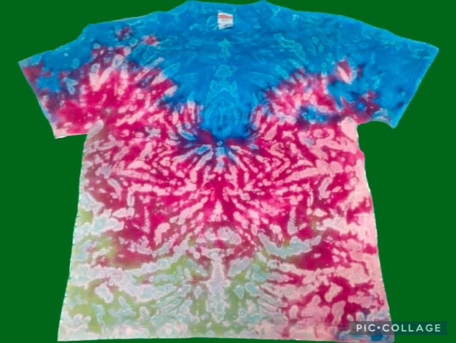 kkoouuggeenn's tweet image. お客様からのオーダー。
無地のTシャツを染めた後に模様が出るようタイダイ。
参考にしたのは出店先でミュージシャンが着ていた私の染めたTシャツ(写真２枚目)。
#dmid2015 #tiedye #タイダイ #ハンドメイド #手染め