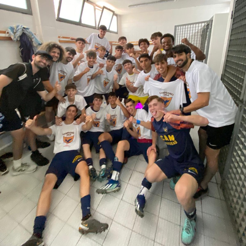 UCAMMurciaCF's tweet photo. 🎯 Temporada histórica para nuestros equipos cadetes.

🏆 El 𝐂𝐚𝐝𝐞𝐭𝐞 𝐀, campeón invicto de Superliga Cadete

🏆 El 𝐂𝐚𝐝𝐞𝐭𝐞 𝐁, campeón en Liga Autonómica y máximo goleador de la categoría.

💙 Futuro, formación y orgullo #CanteraUCAM.