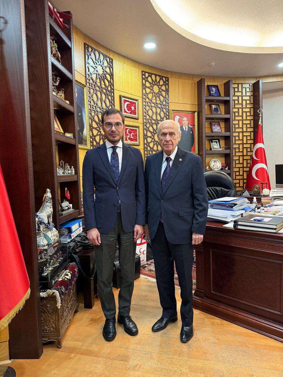 mkyazicioglutr's tweet photo. 🇹🇷 Türk ve Türkiye Yüzyılı'nın Mimarı, Bilge Liderimiz Sayın Dr. Devlet Bahçeli Beyefendi'yi Genel Merkezimizde ziyaret ettim.

Sayın Genel Başkanımıza hüsnükabullerinden dolayı teşekkür ederim. Rabbim sağlık, sıhhat, afiyet versin.

@dbdevletbahceli https://t.co/AknVx8I5YC