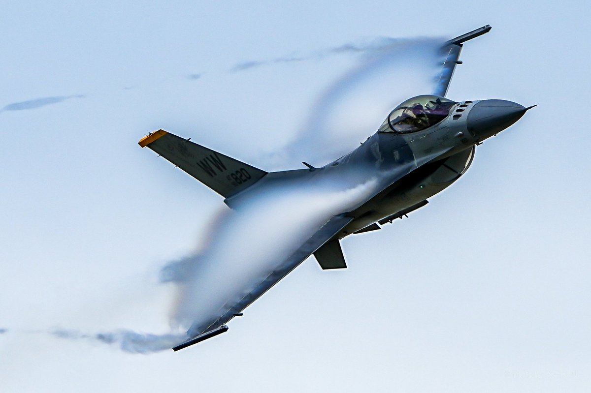 peikuna7r4's tweet image. 今日で正式に解散みたいですね！今まで沢山の思い出をありがとうございました😭
#16の日 
#PACAFViperDemo
#これソニーで撮りました