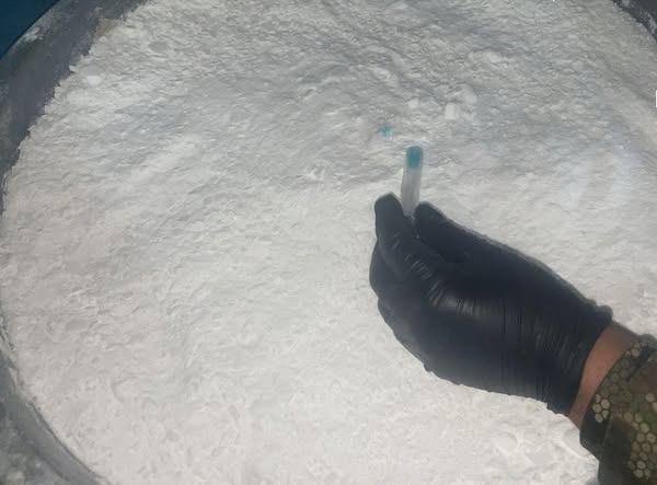 NotimilOficial's tweet photo. 🚨 Golpe al narcotráfico en #Carchi | #FFAA de Ecuador y Colombia destruyeron un laboratorio de clorhidrato y pasta base de cocaína en Santa Bárbara.
Compromiso firme por la soberanía y contra el narcotráfico.
#FFAAContigo #BloqueDeSeguridad #EcuadorUnaSolaFuerza 🇪🇨🤝🇨🇴 https://t.co/XOOfqMGhxR
