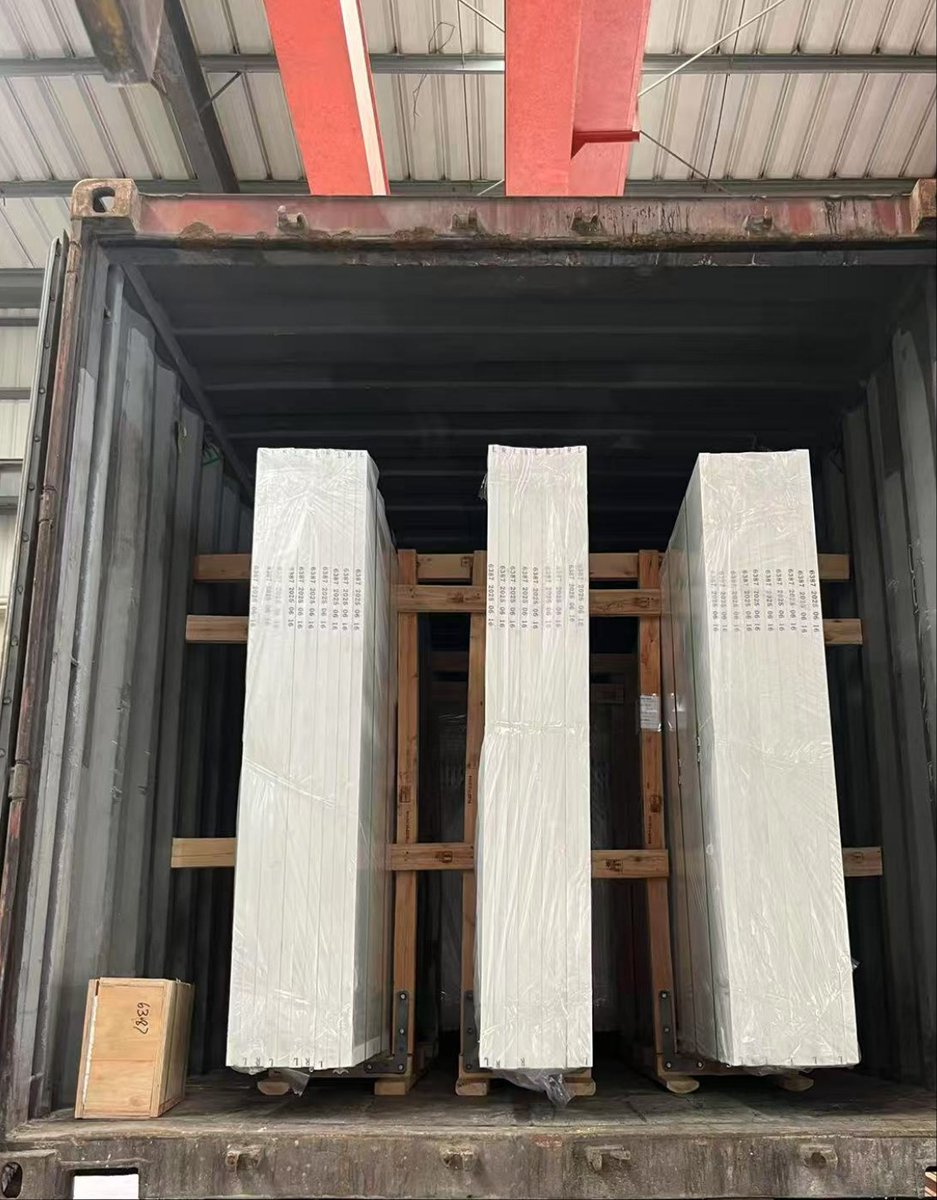 ChenZilingBlog's tweet image. Client love fuels us! ❤️ We focus on doing the right things daily, and the results follow. 📈 Another container loaded today! 🎉 #WorkHard 💪 #CustomerWin 🏅