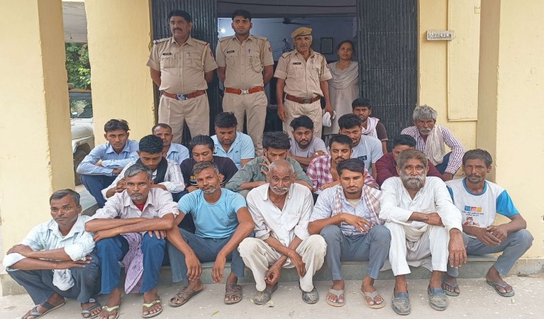Alwar Police (@alwarpolice) on Twitter photo (जिला अलवर)
एरिया डॉमिनेन्स एक दिवसीय विशेष अभियान के तहत जिले के 271 पुलिसकर्मियों द्वारा पृथक-पृथक 67 टीमों द्वारा 243 स्थानों को चिन्हित कर कुल 277 आरोपी गिरफ्तार।
<a href="/IgpJaipur/">IGP Jaipur Range</a> <a href="/PoliceRajasthan/">Rajasthan Police</a> (जिला अलवर)
एरिया डॉमिनेन्स एक दिवसीय विशेष अभियान के तहत जिले के 271 पुलिसकर्मियों द्वारा पृथक-पृथक 67 टीमों द्वारा 243 स्थानों को चिन्हित कर कुल 277 आरोपी गिरफ्तार।
<a href="/IgpJaipur/">IGP Jaipur Range</a> <a href="/PoliceRajasthan/">Rajasthan Police</a>