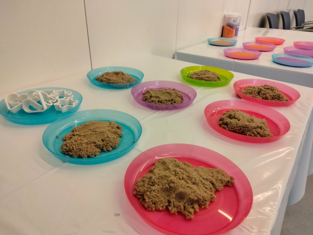 CatedraSAMCANa1's tweet image. 📢 ¡Nanotecnología para familias! 🔬
🗓️ 27 de junio, 17h, CaixaForum. Talleres GRATUITOS
👶 3-6 años: "El mundo secreto de la nanociencia" (cuentacuentos).
👧 +6 años: "Espías de lo Nano" (explora nanomateriales).
¡Plazas limitadas!
Inscríbete aqui : catedrasamcananotec.unizar.es/vi-gala-de-la-…
