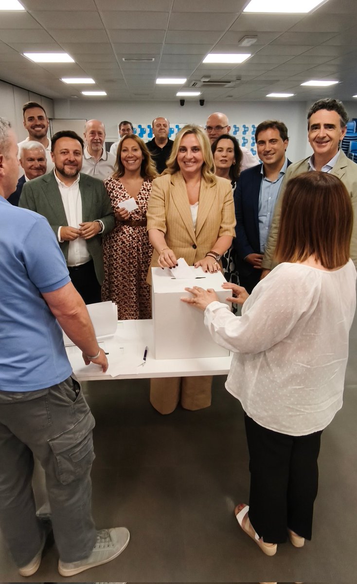 🔵Hoy doy mi voto en la sede del <a href="/ppgranada/">PP Granada</a> a nuestro presidente <a href="/NunezFeijoo/">Alberto Núñez Feijóo</a> de cara al Congreso Nacional que el <a href="/ppopular/">Partido Popular</a> celebrará en Madrid el próximo 5 y 6 de julio

Feijóo es el líder que España necesita es garantía de gestión, de honestidad y de igualdad entre españoles