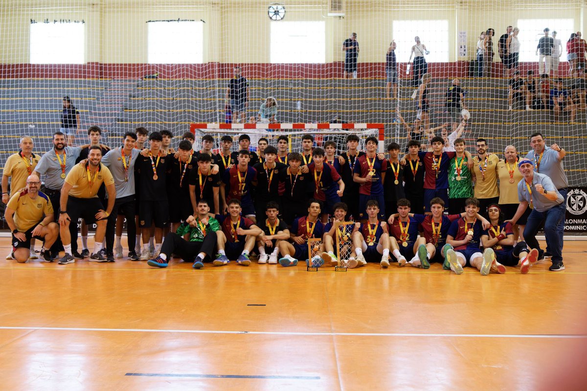 FCBhandbol's tweet photo. El Cadet B, campió d’Espanya! 🏆

Els blaugranes es van imposar a la final al @bmdominicos.

El Cadet A, campió de la Minicopa del Rei, també va pujar al podi 🥉

✅✅✅ Així conclou la temporada de categories base amb el Barça com a campió d’Espanya Infantil, Cadet i Juvenil. https://t.co/OhWETfFR8H