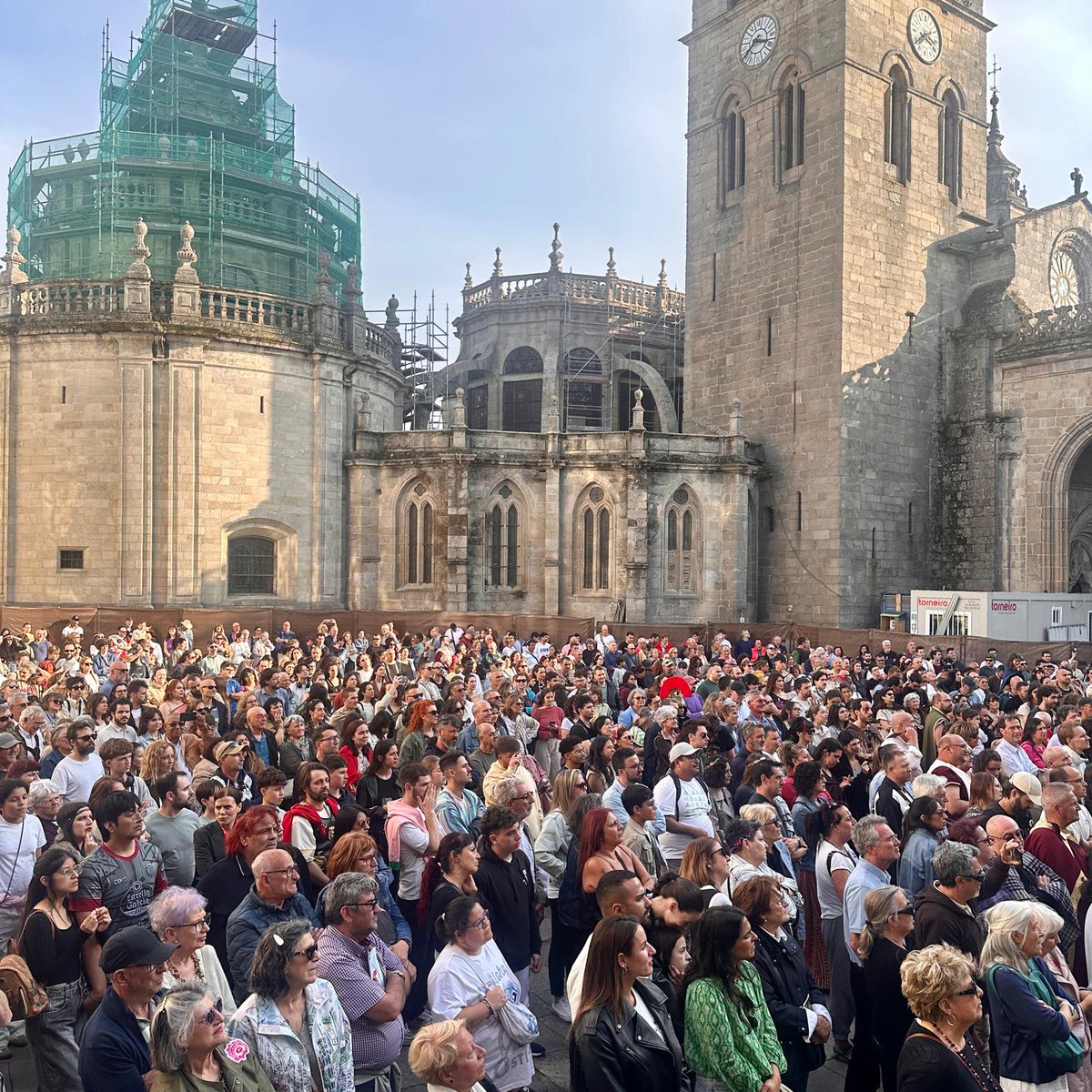 xuvdeporteslugo's tweet photo. 🏛️✨ O concelleiro de Xuventude destacou que “volvese demostrar por que o Arde Lvcvs é un dos mellores eventos de recreación histórica do mundo, cunha capacidade de seguir medrando ano tras ano”.

#ArdeLvcvs2025 #RecreaciónHistórica #OrgullodeCidade https://t.co/z2ucj3XVO6