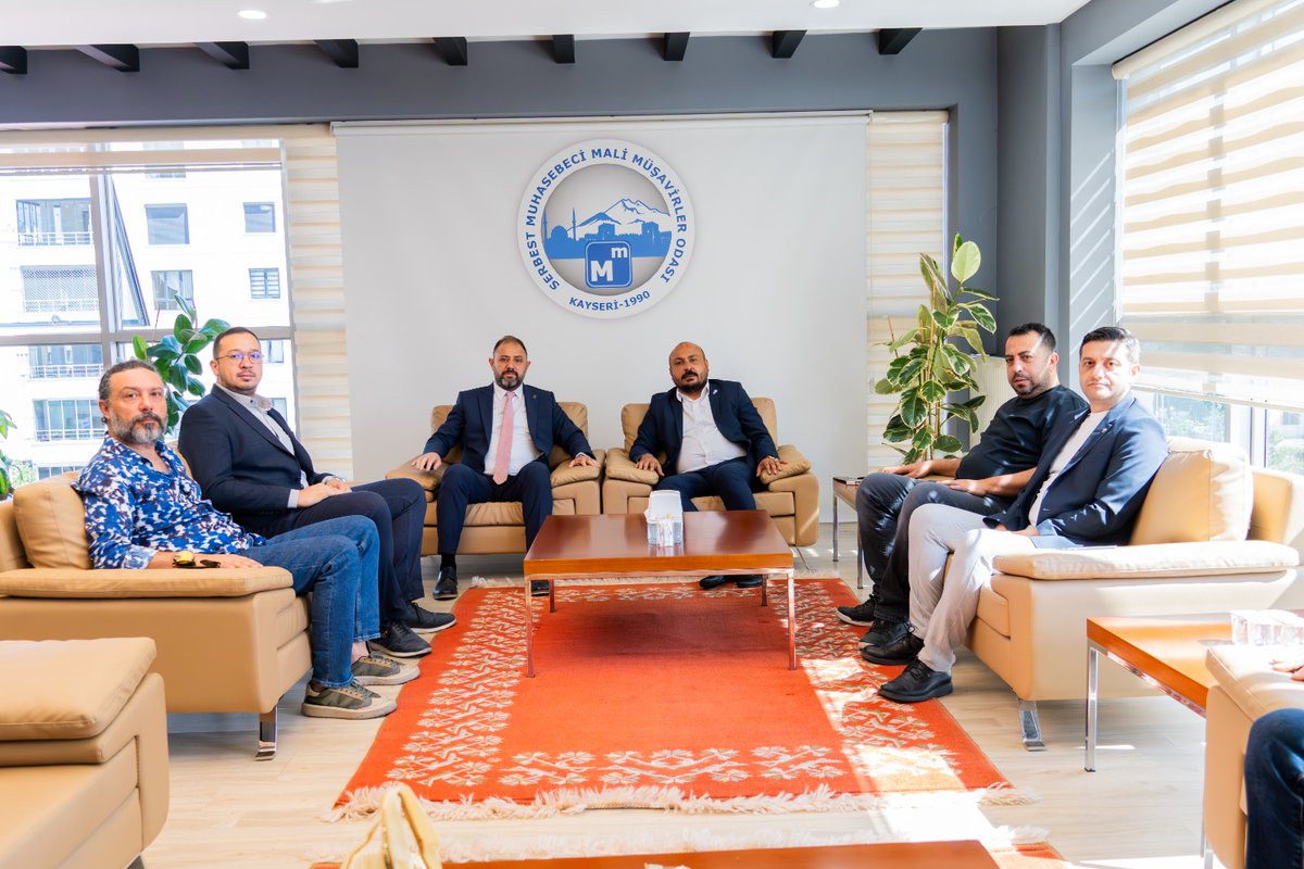 Şube Başkanımız Sayın Süleyman Varol beraberinde yönetim kurulu üyelerimiz ile birlikte, Kayseri SMMMO Yönetim Kurulu Başkanı Adnan Uslular’ ı makamında ziyaret ederek hayırlı olsun dileklerini iletti. Yeni görevinde kendisine başarılar diliyoruz.