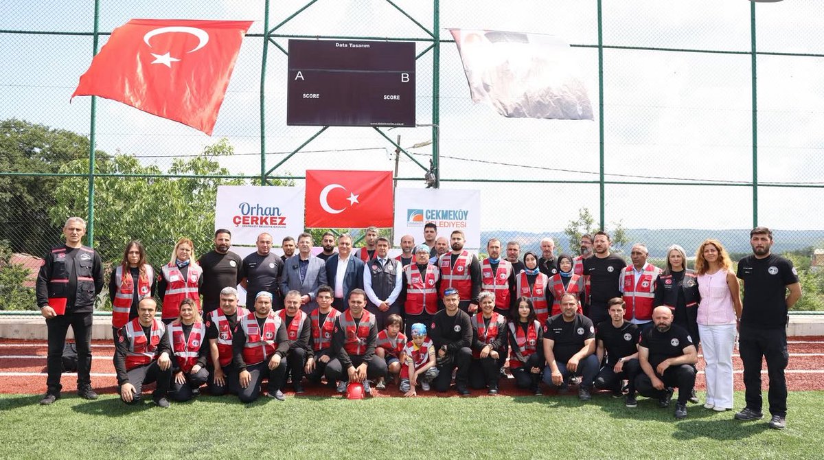 🐾 2025 FCI Dünya Arama Kurtarma Köpekleri Şampiyonası Çekmeköy’de Gerçekleşti!

Belediyemizin ev sahipliğinde, 9 ülkeden gelen 27 arama kurtarma köpeği ve eğitmeni ilçemizde yarıştı. Enkaz, doğa ve itaat parkurlarında yapılan yarışmalarda, dünya şampiyonları belirlendi.