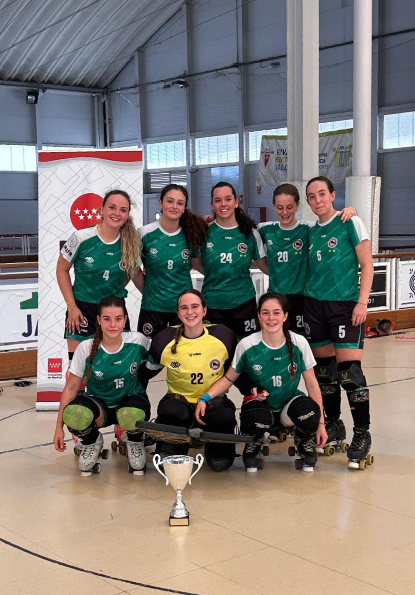 ClubPAlcobendas's tweet photo. Nuestra 1 Autonómica Femenina han ganado la Copa este fin de semana.
¡Bravo por una gran temporada!
@ClubPAlcobendas
#ForzAlco #AlcobendasEsDeporte #TodosConjugamos #GananLosValores #ciudadeuropeadeldeporte2025 @Fundalcobendas @FMPatinaje @FedPatinaje https://t.co/Euyu705ujy