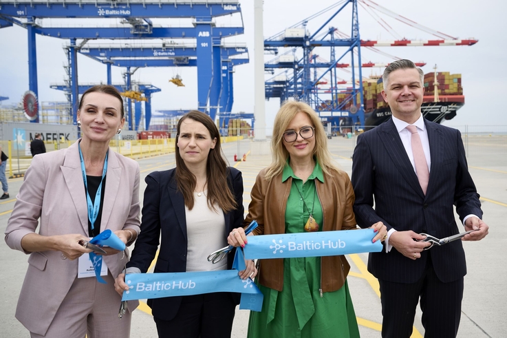 PAP MediaRoom (@papmediaroom) on Twitter photo Po blisko trzech latach budowy powstał nowoczesny terminal kontenerowy T3 Baltic Hub. 30-procentowym udziałowcem w konsorcjum, do którego należy Baltic Hub, jest <a href="/Grupa_PFR/">Grupa PFR</a>. Wideo na: pap-mediaroom.pl/biznes-i-finan… Po blisko trzech latach budowy powstał nowoczesny terminal kontenerowy T3 Baltic Hub. 30-procentowym udziałowcem w konsorcjum, do którego należy Baltic Hub, jest <a href="/Grupa_PFR/">Grupa PFR</a>. Wideo na: pap-mediaroom.pl/biznes-i-finan…