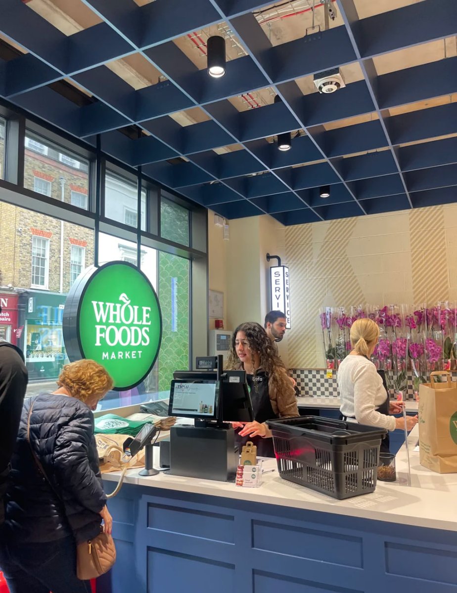 Raniatoha22's tweet photo. The newly opened Wholefoods on King's Road is huge 🛒🌱🥦🆕 https://t.co/fJuO5MTDze